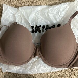 Skims fits everybody tshirt bra NWT 32DD